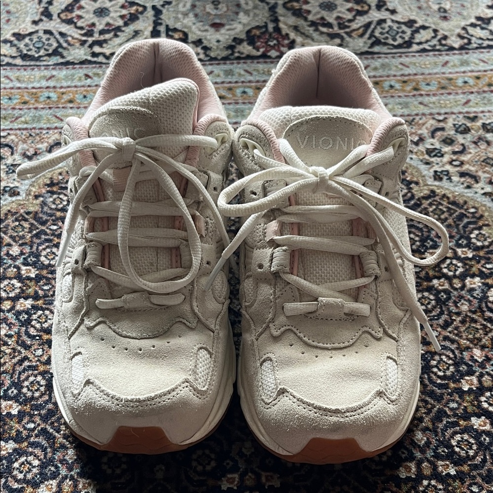 Vionic 8W Walkers